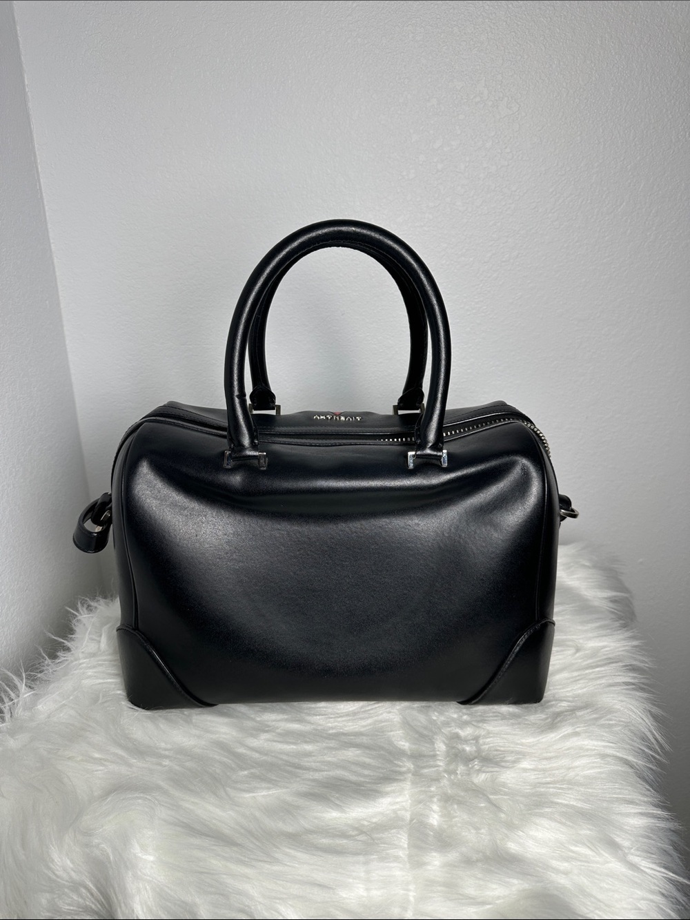 💯Authentic Givenchy Black Leather Star Satchel Crossbody Bag🍀 - Picture 6 of 16